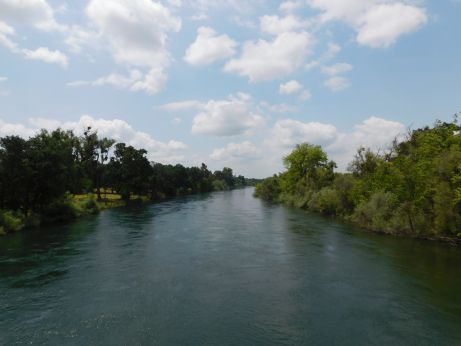 [Picture of Tuolumne River downstream of Basso Bridge]